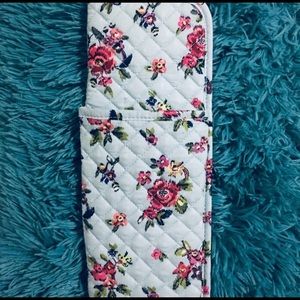 Vera Bradley’s Iconic Curling and Flat Iron Cover